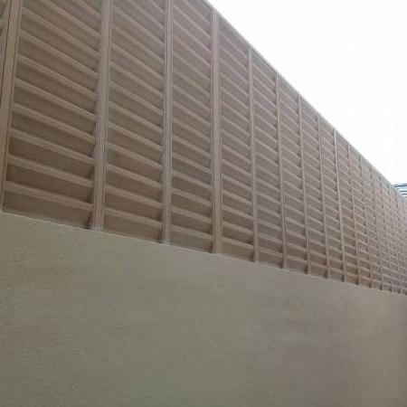 الساتر الخشبي للحماية من العوامل الجوية وتوفير الخصوصية